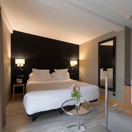 Hotel Plaza A Coruna Bagian luar foto