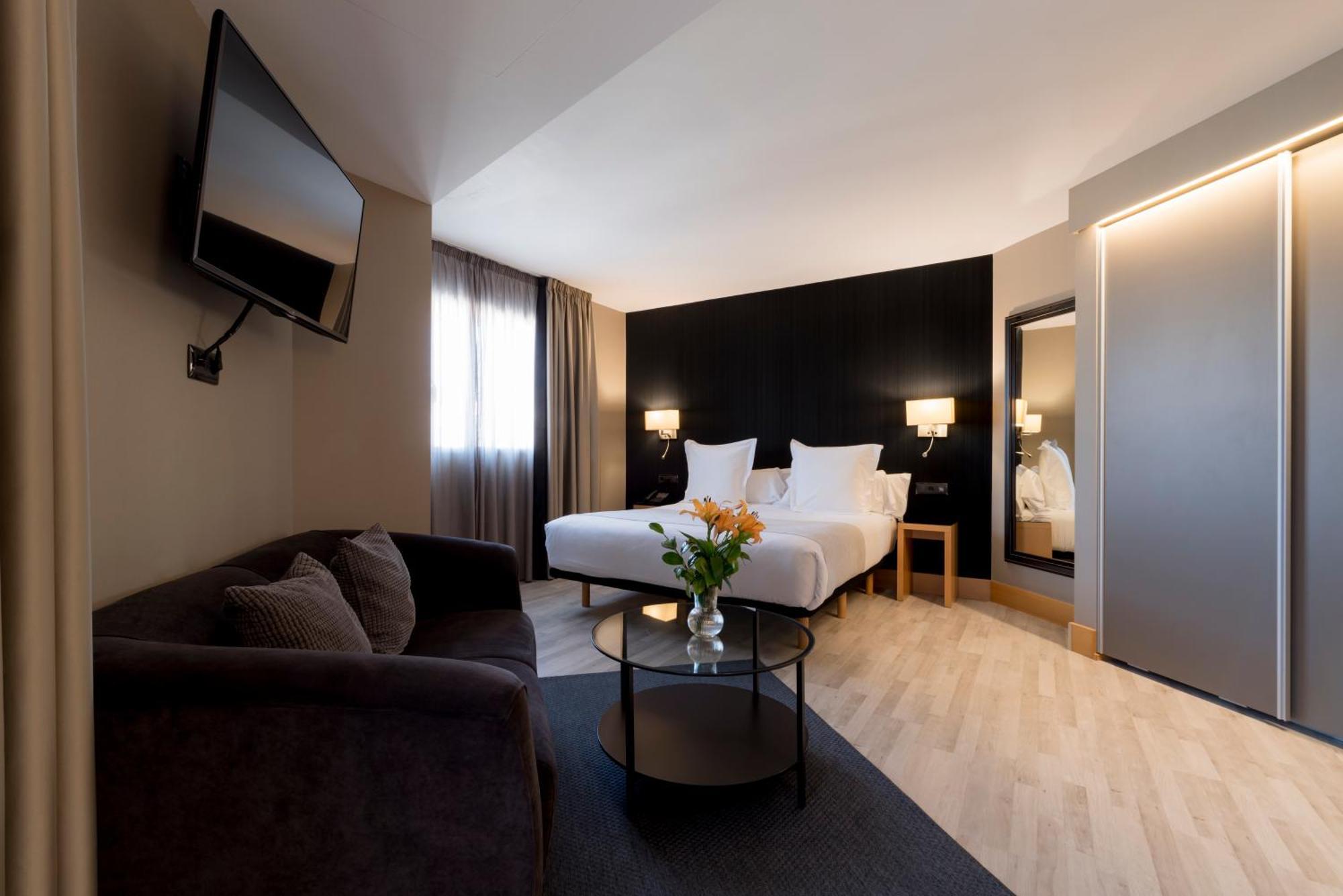 Hotel Plaza A Coruna Bagian luar foto