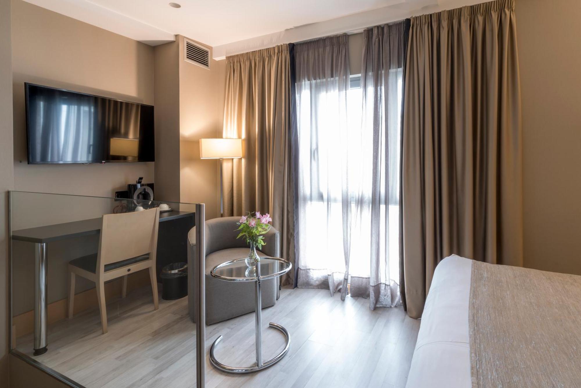 Hotel Plaza A Coruna Bagian luar foto