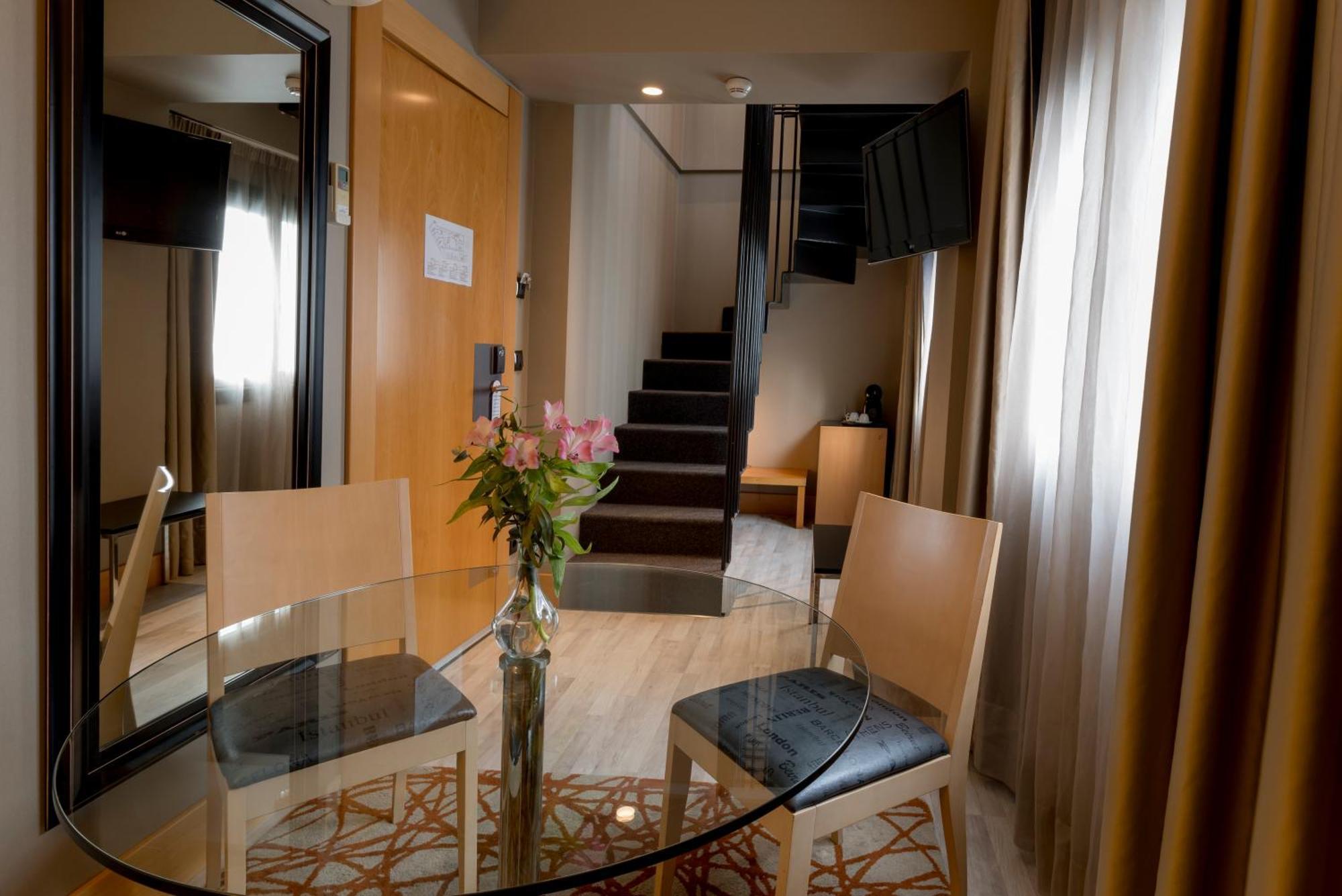 Hotel Plaza A Coruna Bagian luar foto